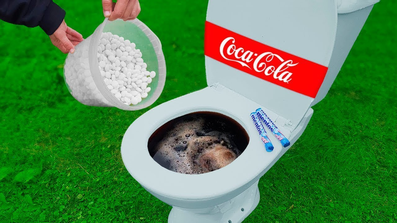 tẩy rửa bồn cầu bằng Coca